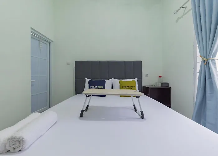 Urbanview Hotel Nakasya Burangrang