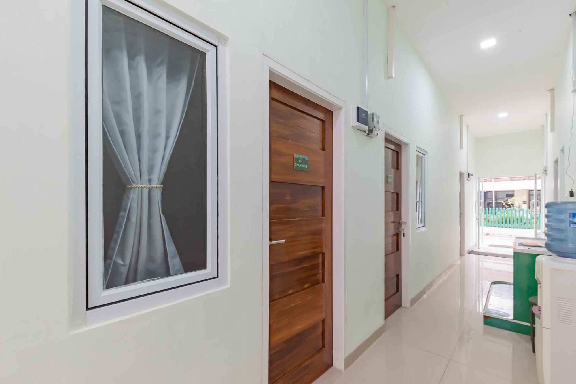 Hotel Urbanview Nakasya Burangrang 2*