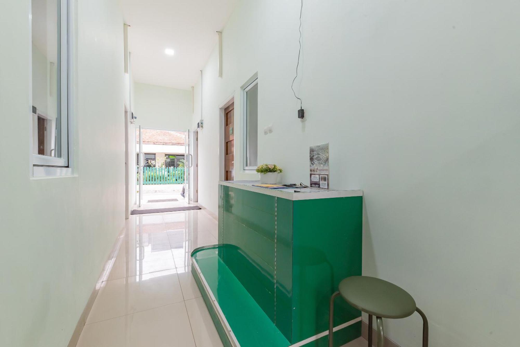 Hotel Urbanview Nakasya Burangrang Bandung