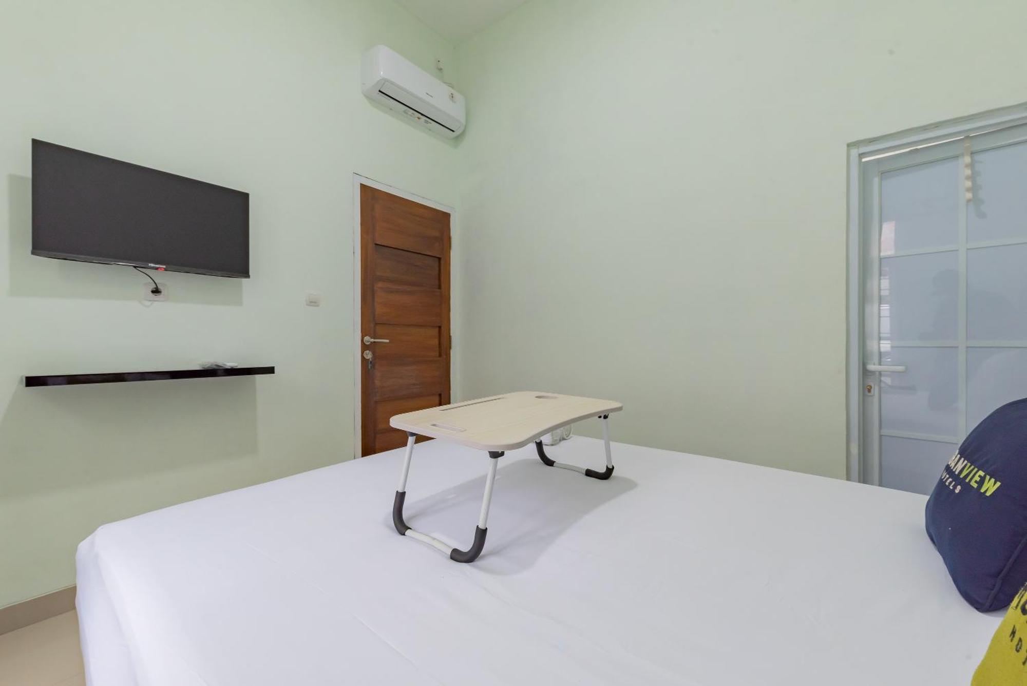 Hotel Urbanview Nakasya Burangrang 2*